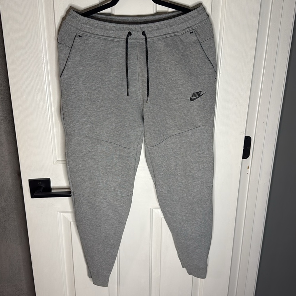 Grey Nike Tech Fleece Jogger Pants Medium